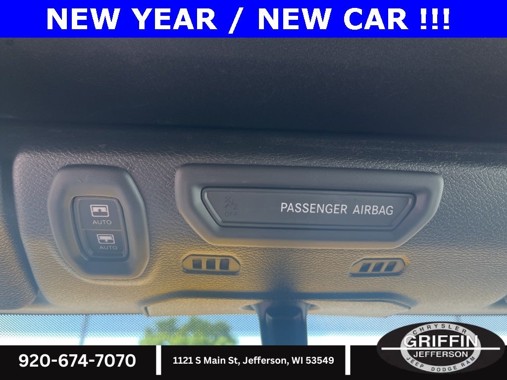 2019 Jeep Wrangler Unlimited Unlimited Sahara ONE TOUCH SKYROOF!!!