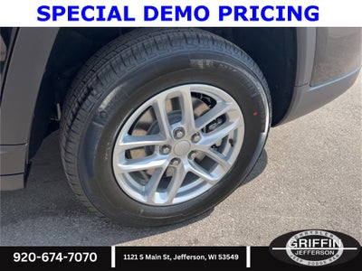 2025 Jeep Grand Cherokee L Laredo 4X4