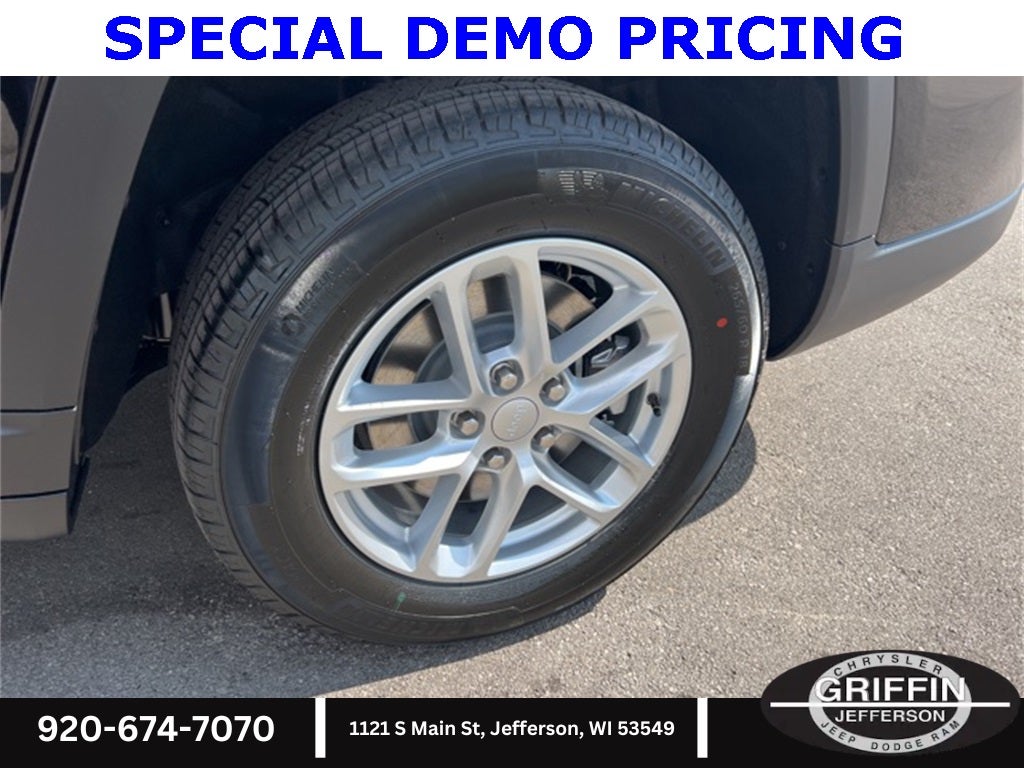 2025 Jeep Grand Cherokee L Laredo 4X4