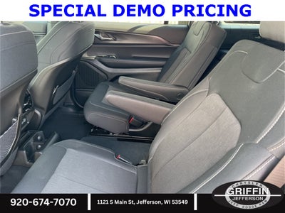 2025 Jeep Grand Cherokee L Laredo 4X4