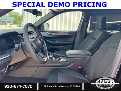 2025 Jeep Grand Cherokee L Laredo 4X4