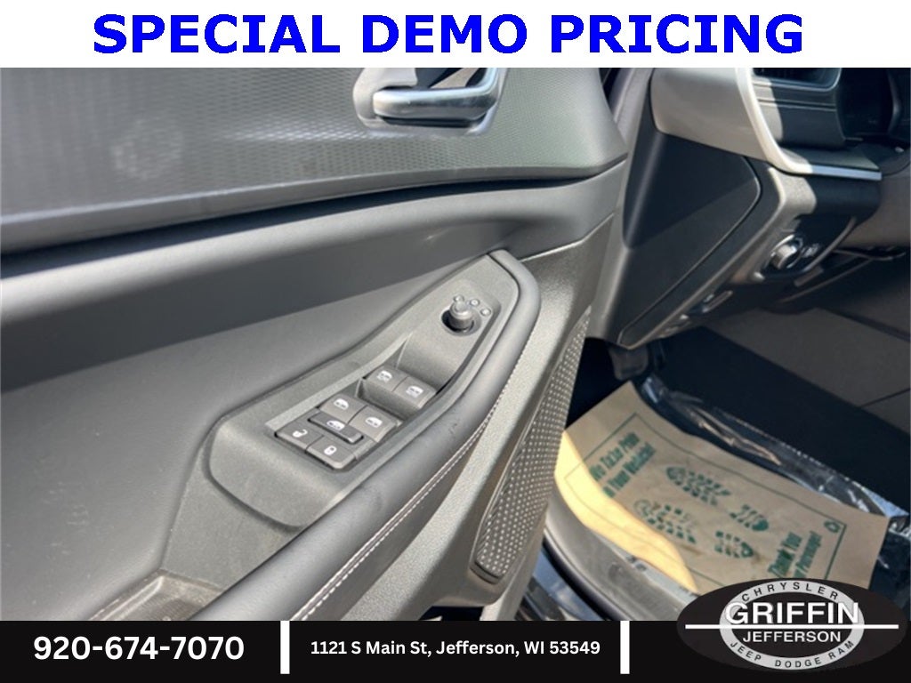 2025 Jeep Grand Cherokee L Laredo 4X4