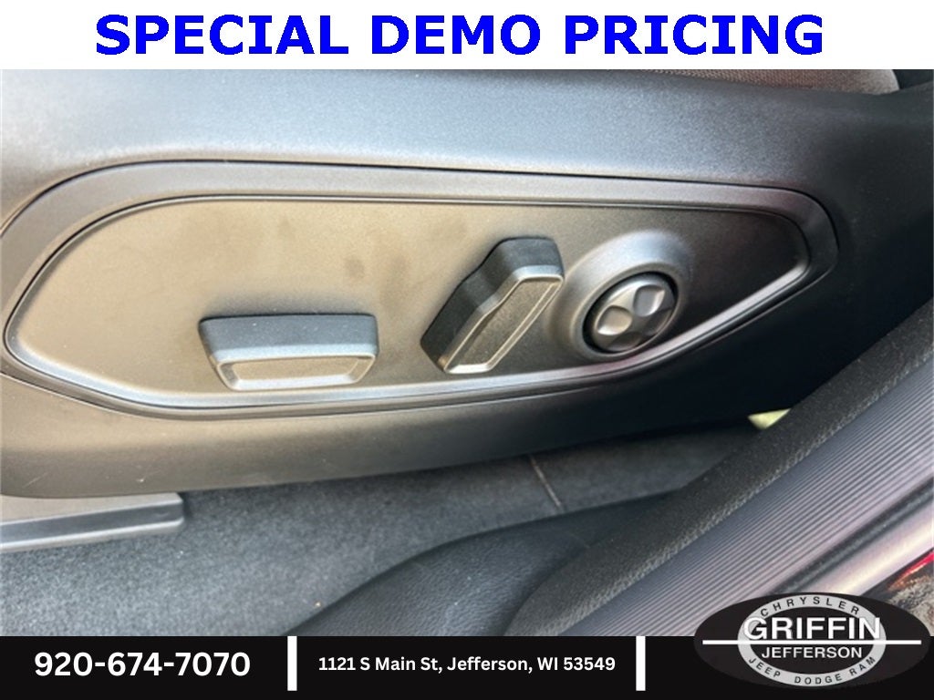 2025 Jeep Grand Cherokee L Laredo 4X4