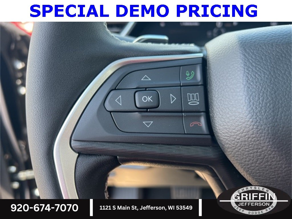 2025 Jeep Grand Cherokee L Laredo 4X4