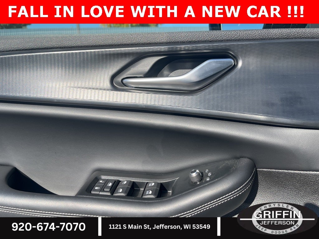 2025 Jeep Grand Cherokee L Altitude AWD