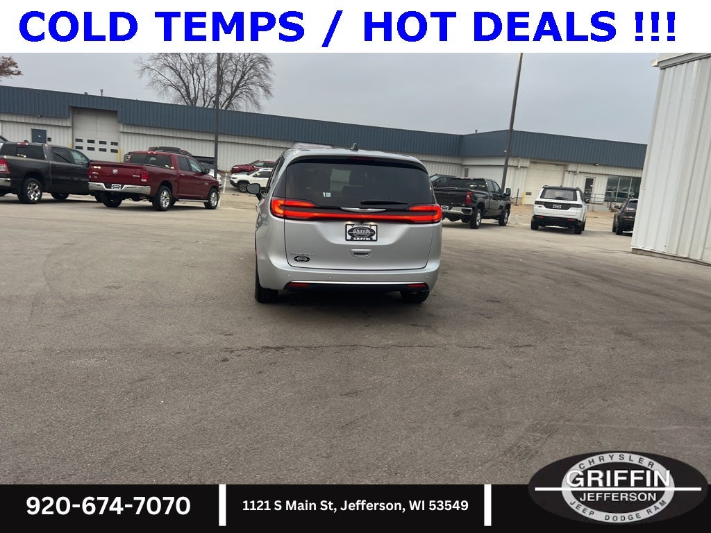 2026 Chrysler Pacifica Select