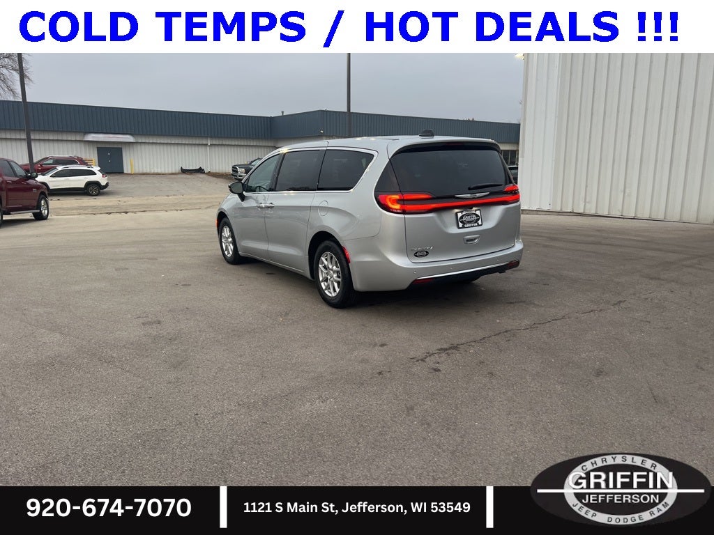 2026 Chrysler Pacifica Select