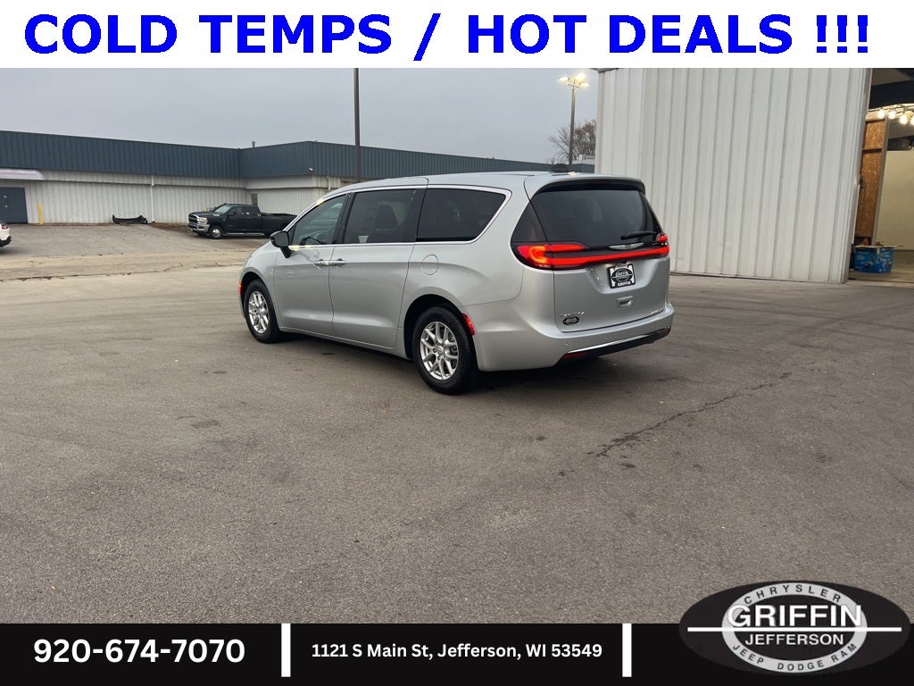 2026 Chrysler Pacifica Select