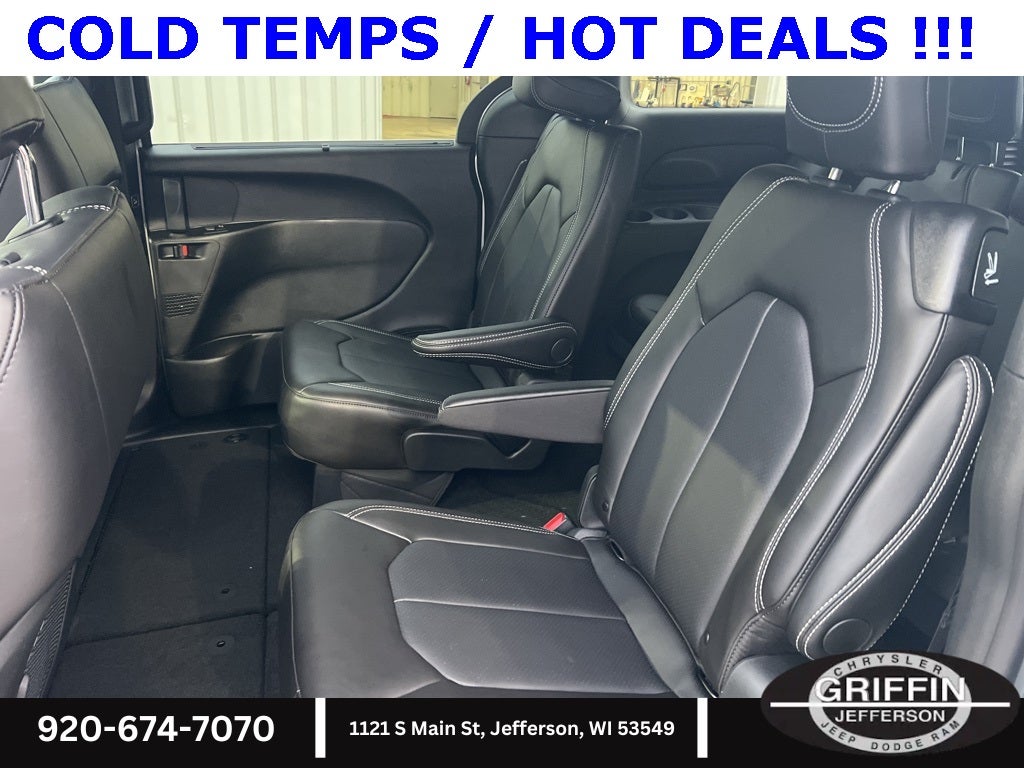 2026 Chrysler Pacifica Select