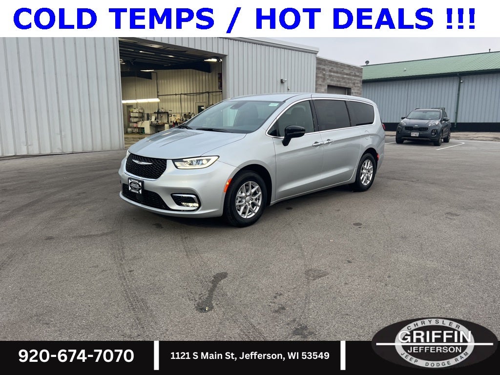 2026 Chrysler Pacifica Select