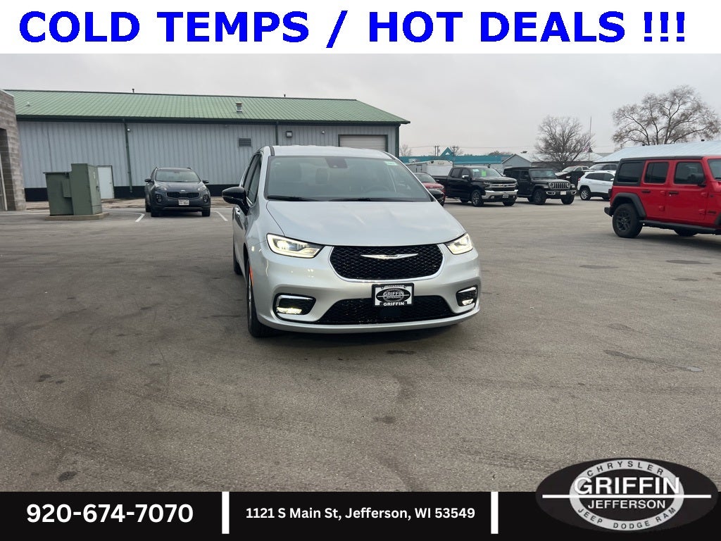 2026 Chrysler Pacifica Select