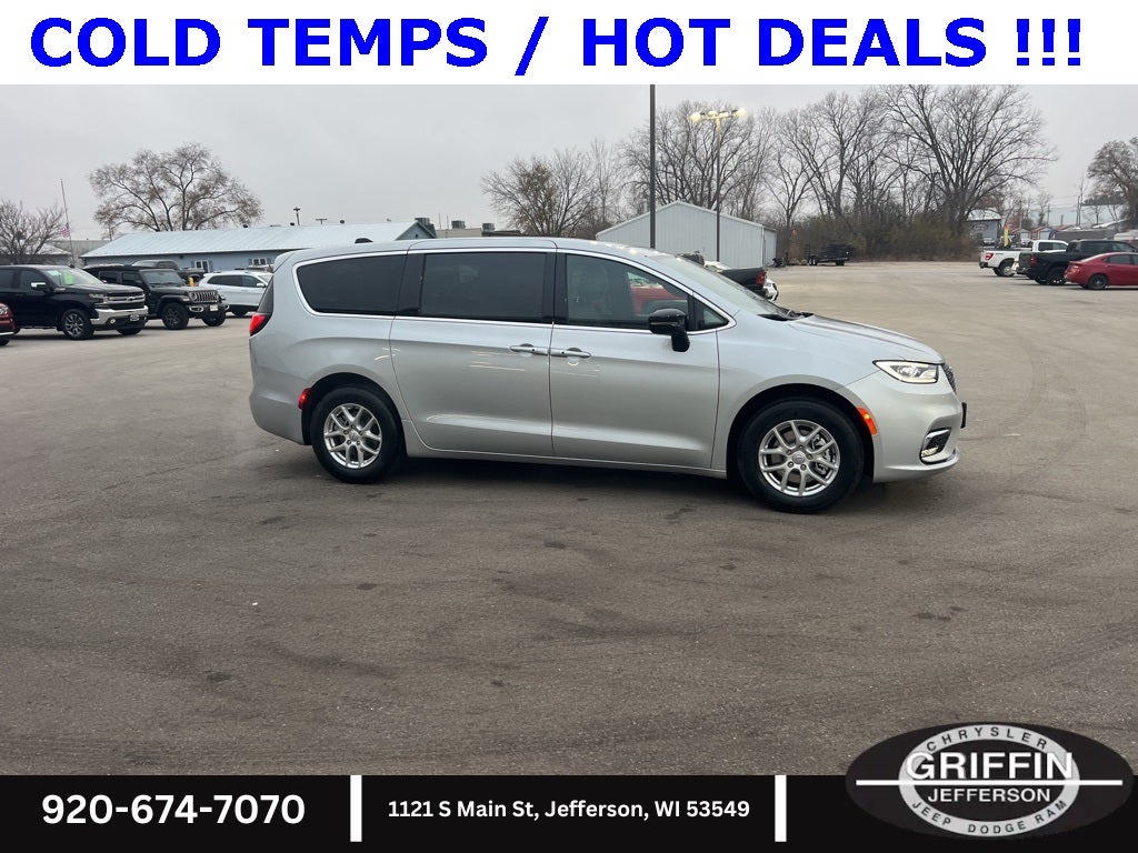 2026 Chrysler Pacifica Select