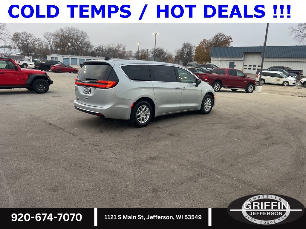 2026 Chrysler Pacifica Select