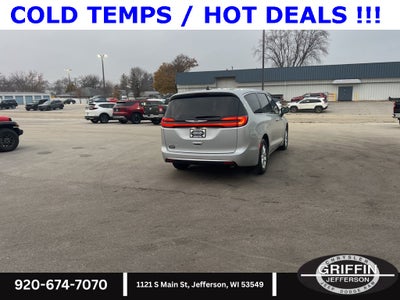 2026 Chrysler Pacifica Select