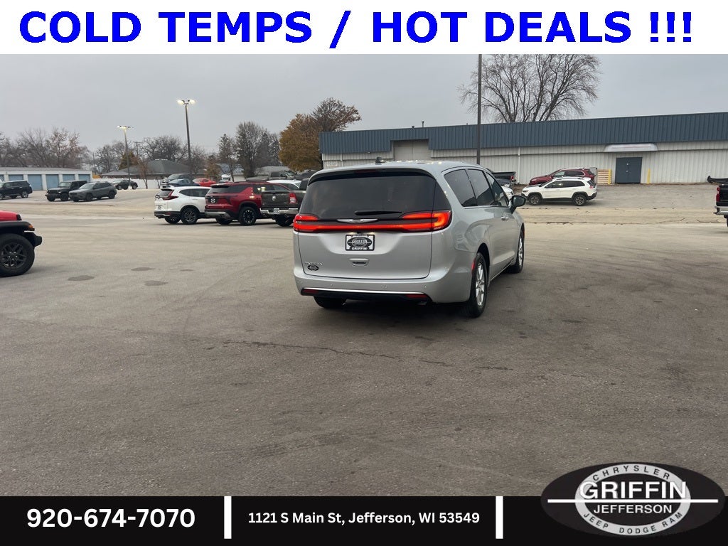 2026 Chrysler Pacifica Select