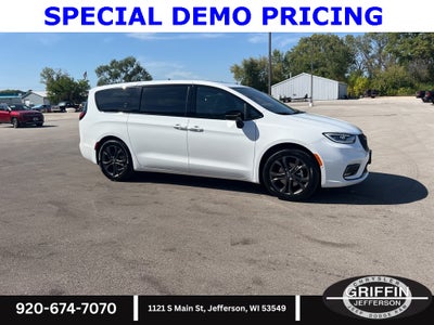 2026 Chrysler Pacifica Select 100th Anniversary Edition !!!