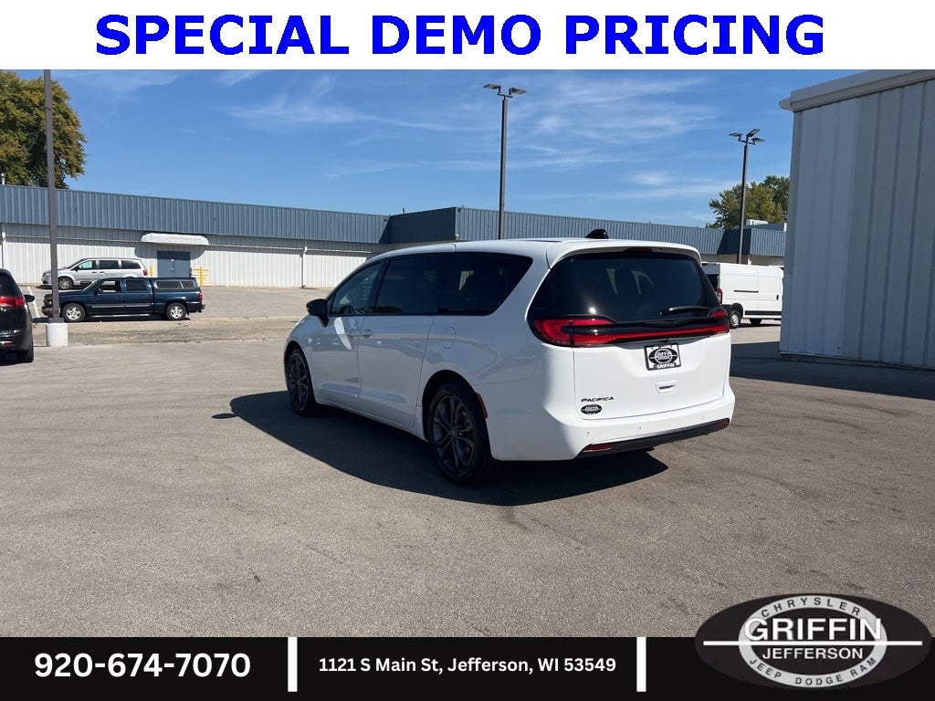 2026 Chrysler Pacifica Select 100th Anniversary Edition !!!