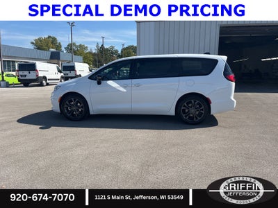 2026 Chrysler Pacifica Select 100th Anniversary Edition !!!