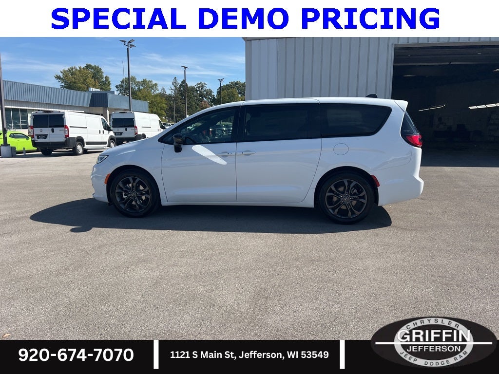 2026 Chrysler Pacifica Select 100th Anniversary Edition !!!