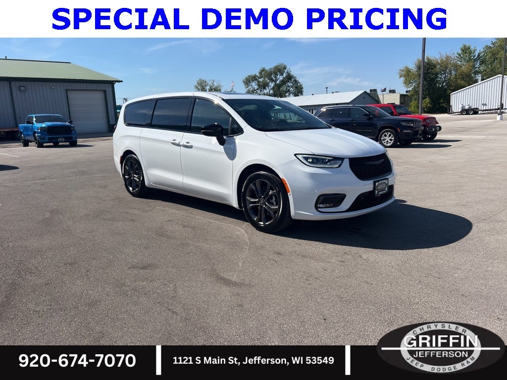 2026 Chrysler Pacifica Select 100th Anniversary Edition !!!