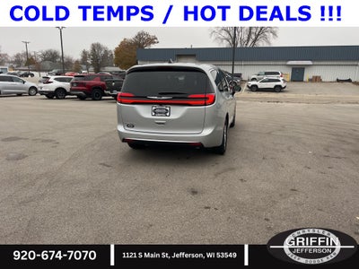 2026 Chrysler Pacifica Select