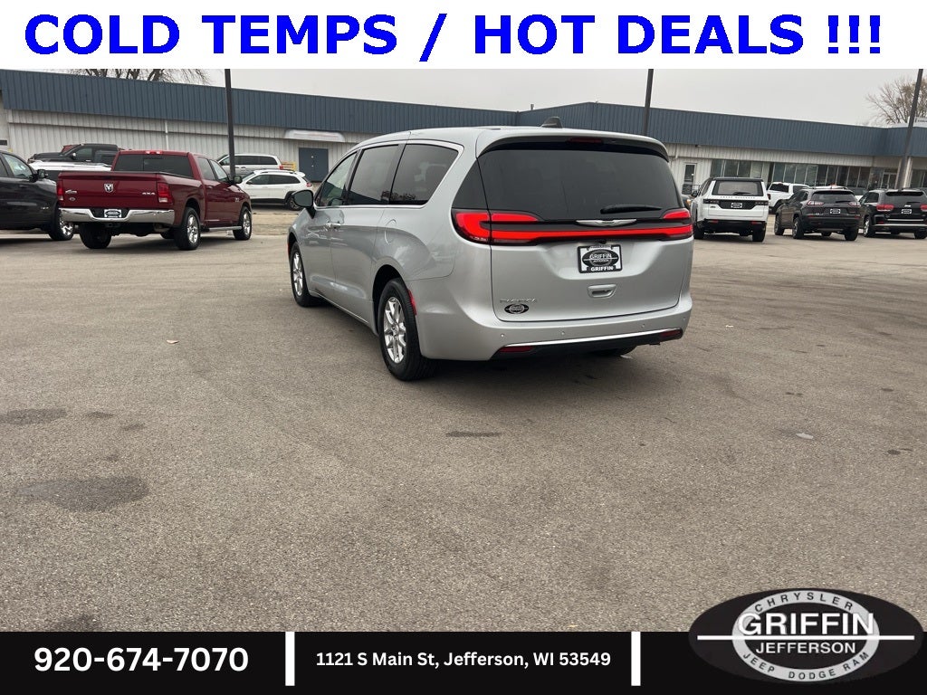 2026 Chrysler Pacifica Select