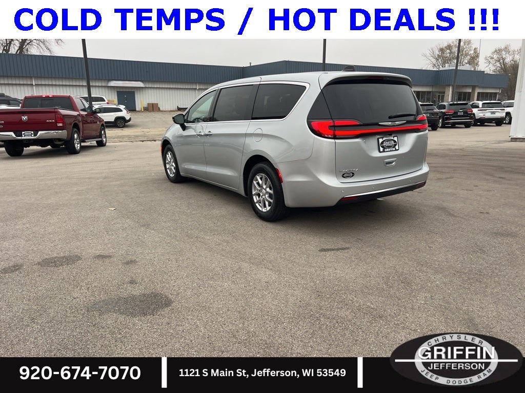 2026 Chrysler Pacifica Select