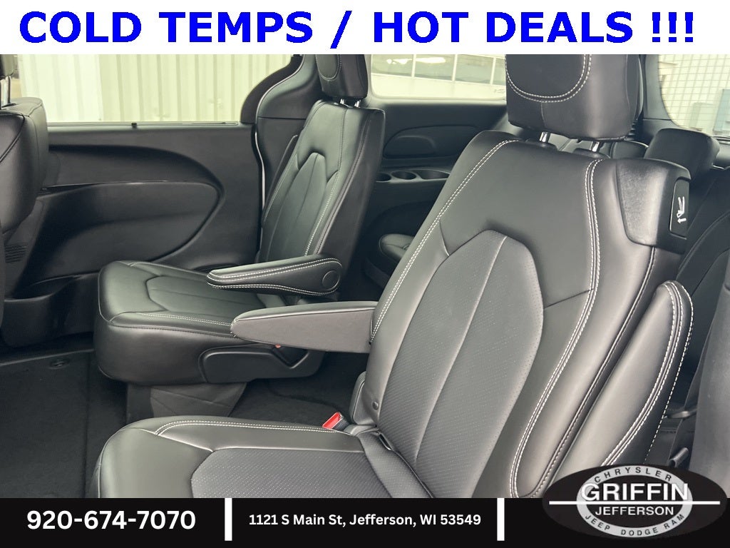 2026 Chrysler Pacifica Select