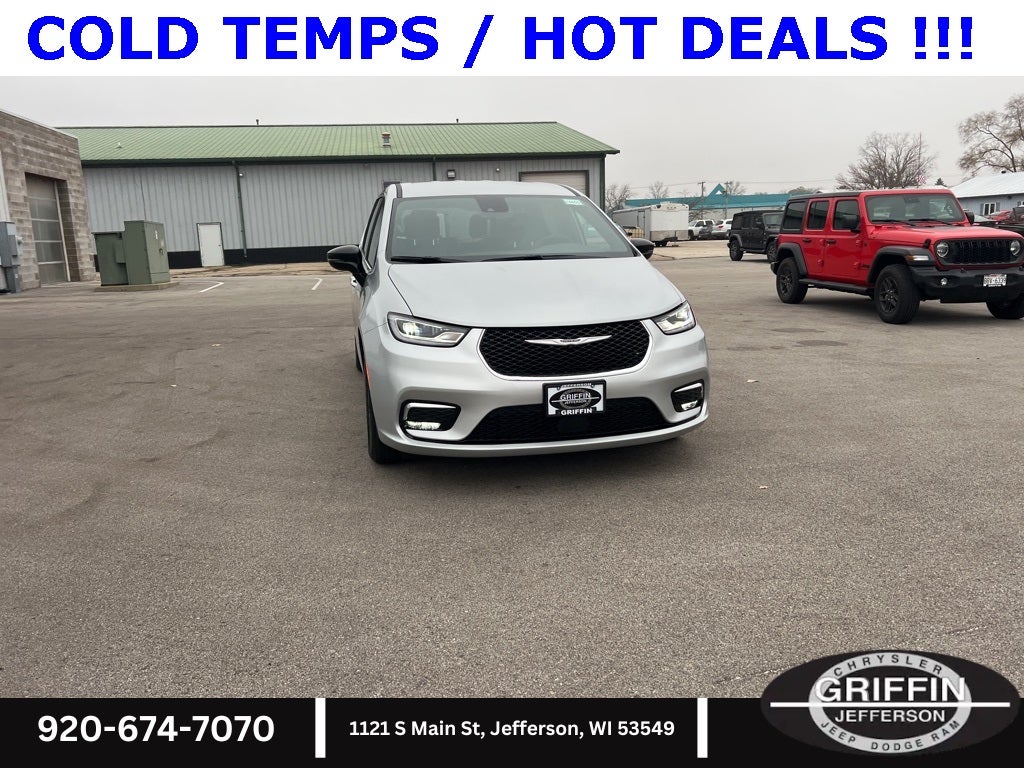 2026 Chrysler Pacifica Select