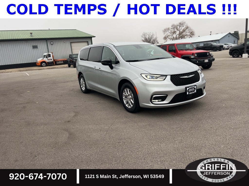 2026 Chrysler Pacifica Select