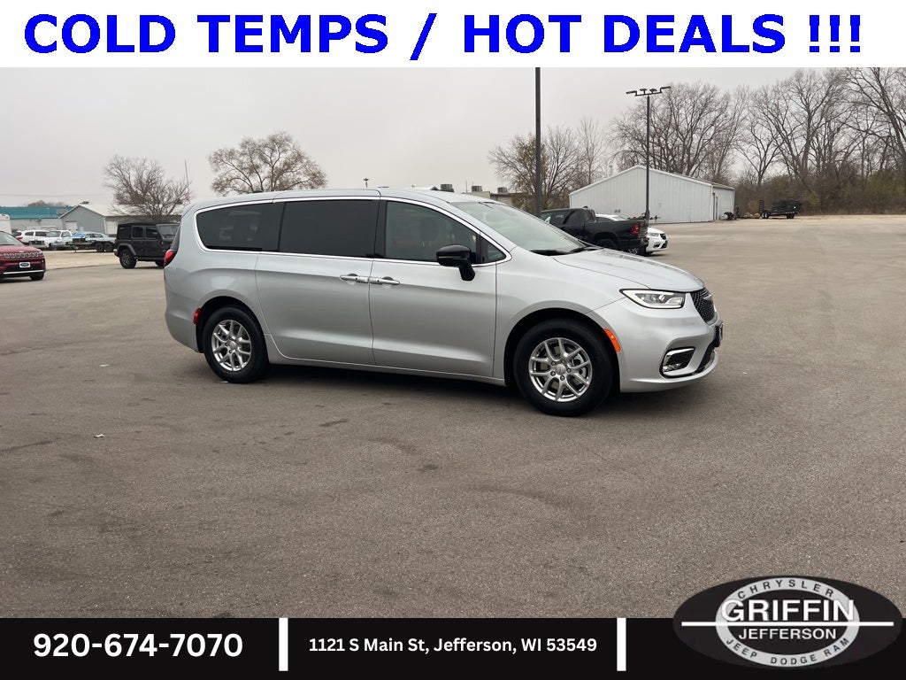 2026 Chrysler Pacifica Select