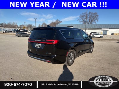 2024 Chrysler Pacifica Select