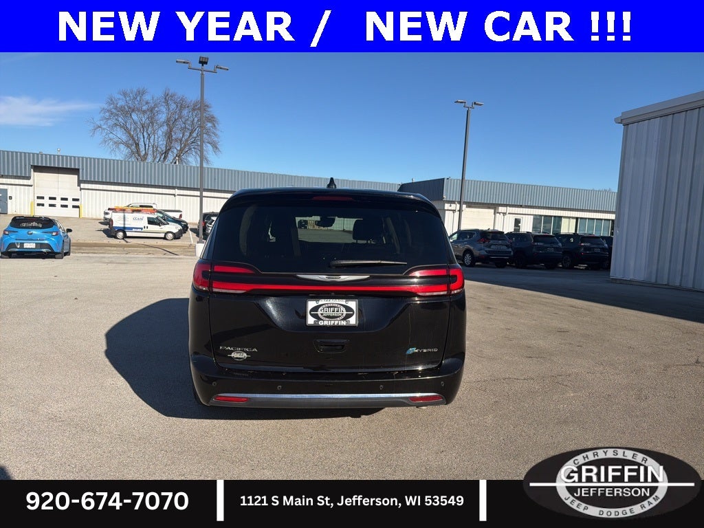 2024 Chrysler Pacifica Select