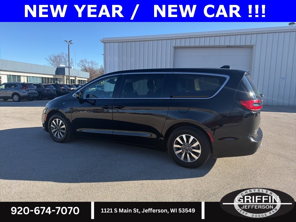 2024 Chrysler Pacifica Select