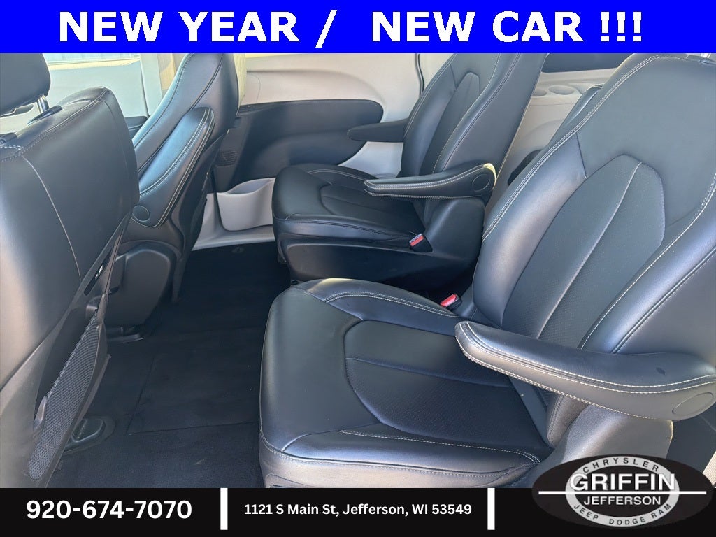 2024 Chrysler Pacifica Select