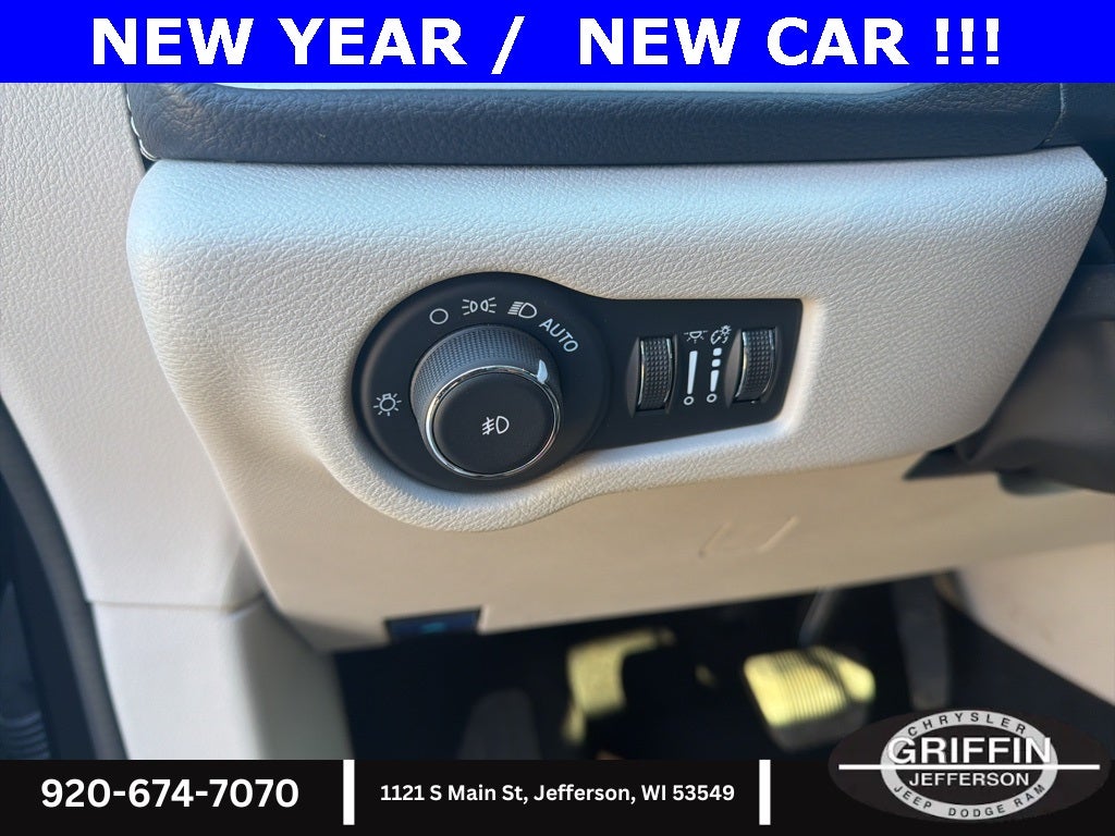 2024 Chrysler Pacifica Select