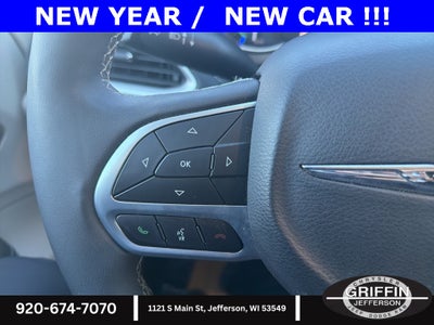 2024 Chrysler Pacifica Select