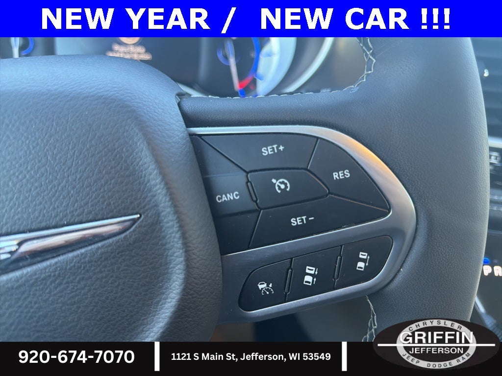 2024 Chrysler Pacifica Select