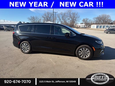 2024 Chrysler Pacifica Select