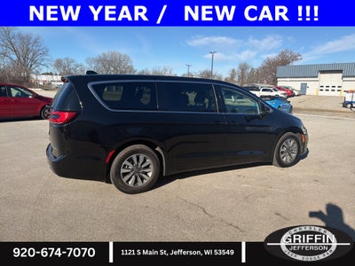 2024 Chrysler Pacifica Select