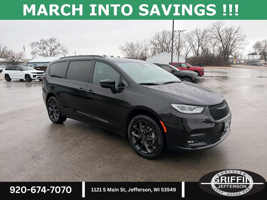 2026 Chrysler Pacifica Select