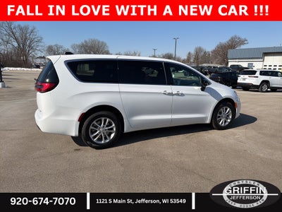 2026 Chrysler Pacifica Select