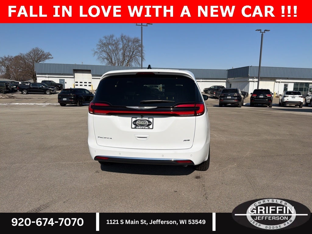 2026 Chrysler Pacifica Select