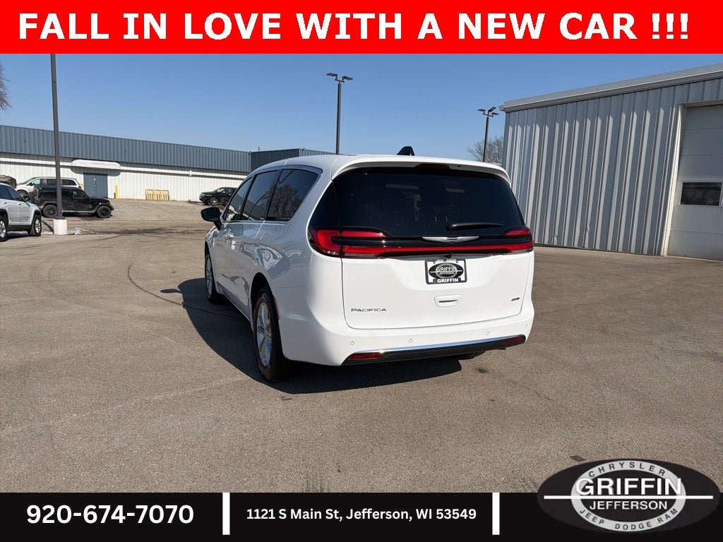 2026 Chrysler Pacifica Select