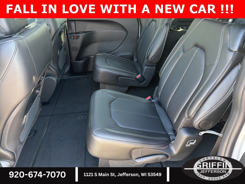 2026 Chrysler Pacifica Select