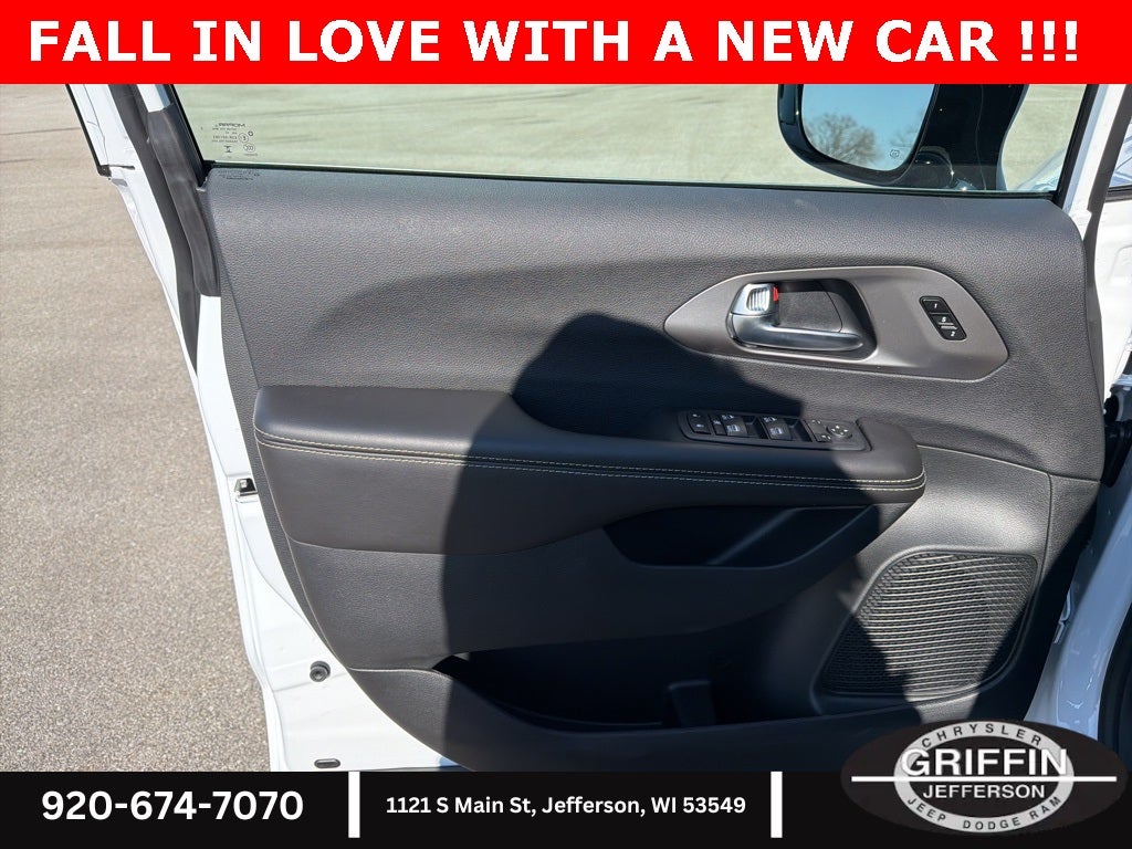 2026 Chrysler Pacifica Select