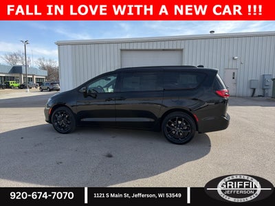 2026 Chrysler Pacifica Select