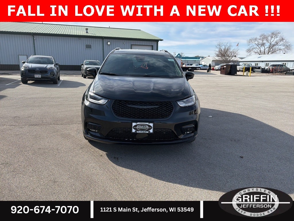 2026 Chrysler Pacifica Select