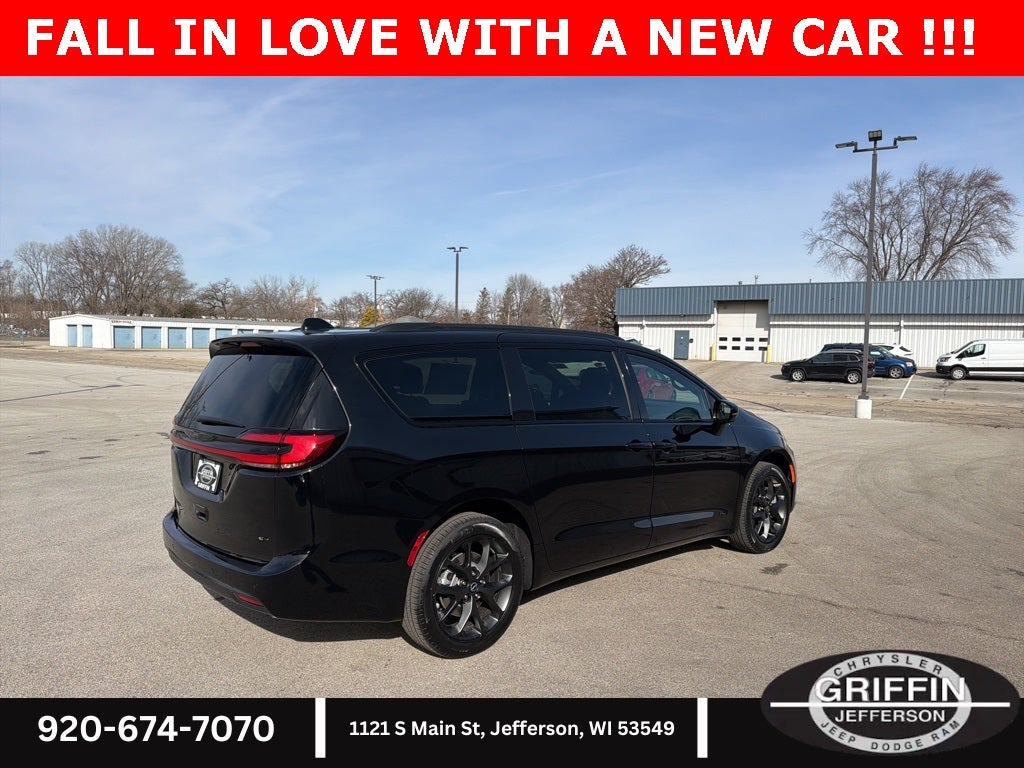 2026 Chrysler Pacifica Select